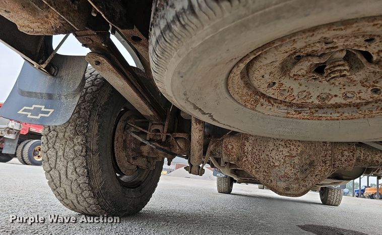 image for item DQ0296 2006 Chevrolet Silverado 2500HD  Ext. Cab pickup truck cab and chassis