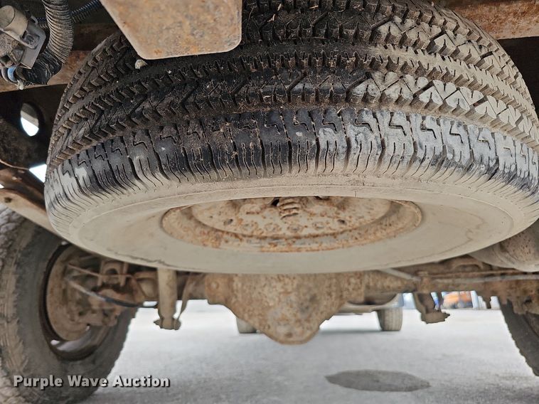 image for item DQ0296 2006 Chevrolet Silverado 2500HD  Ext. Cab pickup truck cab and chassis