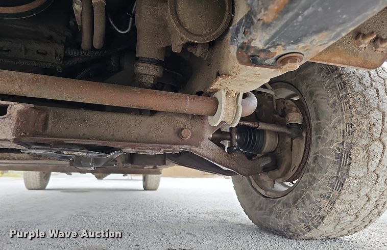 image for item DQ0296 2006 Chevrolet Silverado 2500HD  Ext. Cab pickup truck cab and chassis