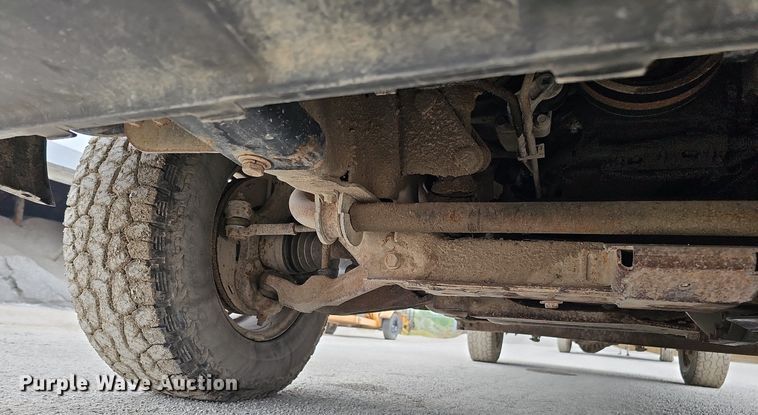 image for item DQ0296 2006 Chevrolet Silverado 2500HD  Ext. Cab pickup truck cab and chassis