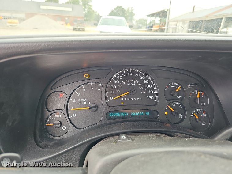 image for item DQ0296 2006 Chevrolet Silverado 2500HD  Ext. Cab pickup truck cab and chassis