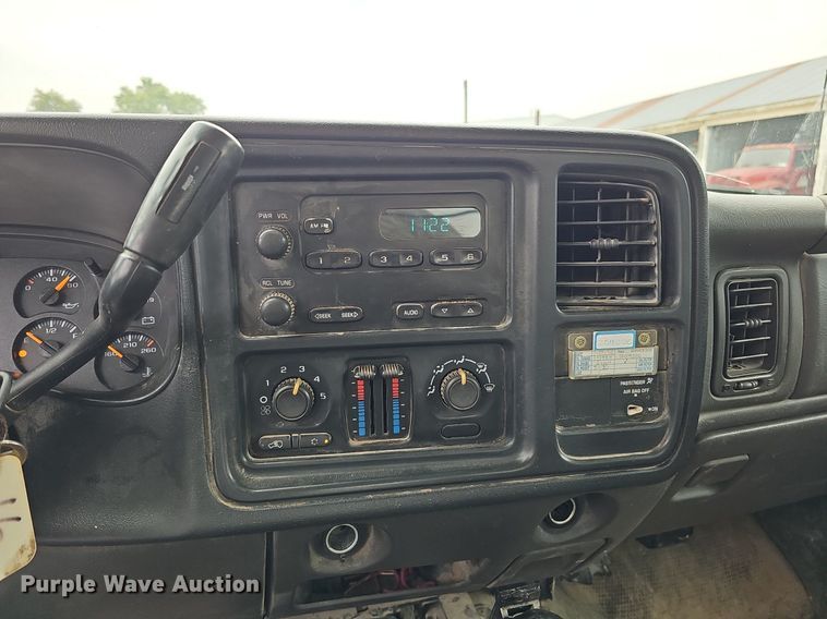 image for item DQ0296 2006 Chevrolet Silverado 2500HD  Ext. Cab pickup truck cab and chassis