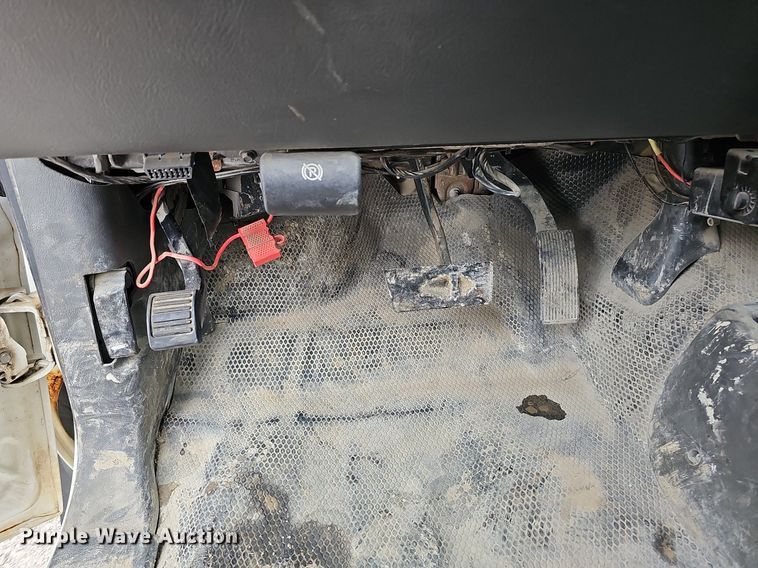 image for item DQ0296 2006 Chevrolet Silverado 2500HD  Ext. Cab pickup truck cab and chassis