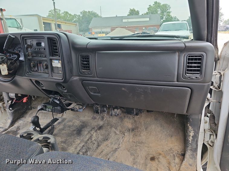 image for item DQ0296 2006 Chevrolet Silverado 2500HD  Ext. Cab pickup truck cab and chassis