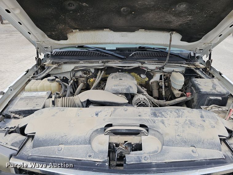 image for item DQ0296 2006 Chevrolet Silverado 2500HD  Ext. Cab pickup truck cab and chassis