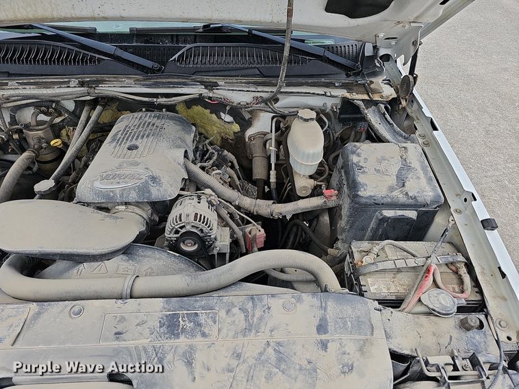 image for item DQ0296 2006 Chevrolet Silverado 2500HD  Ext. Cab pickup truck cab and chassis