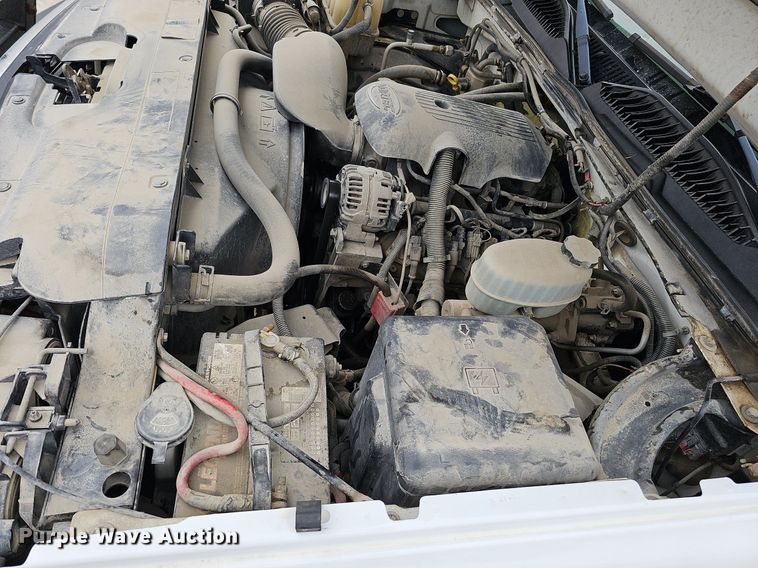 image for item DQ0296 2006 Chevrolet Silverado 2500HD  Ext. Cab pickup truck cab and chassis