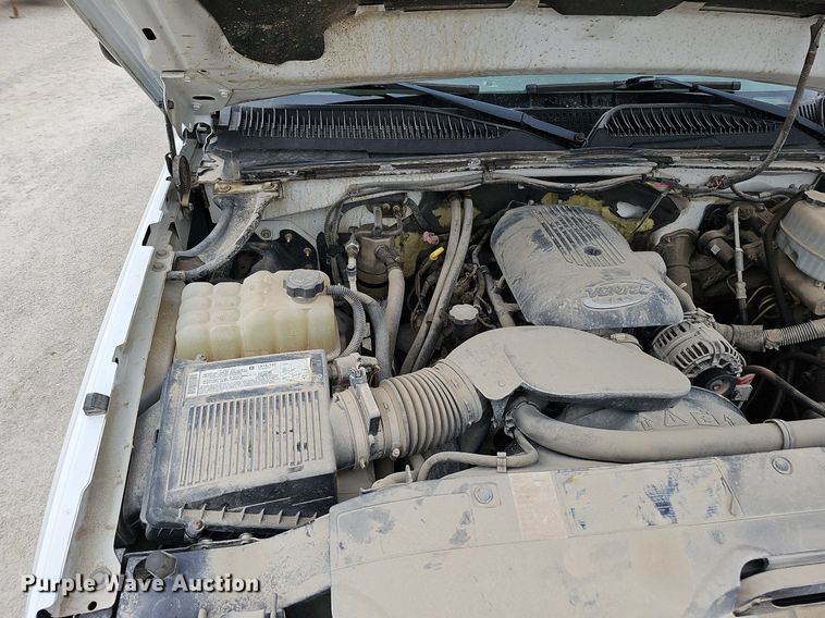 image for item DQ0296 2006 Chevrolet Silverado 2500HD  Ext. Cab pickup truck cab and chassis