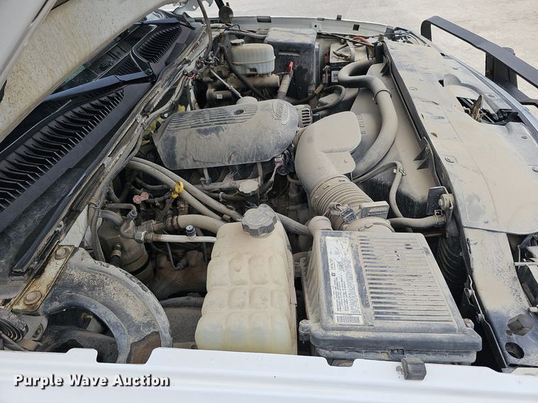 image for item DQ0296 2006 Chevrolet Silverado 2500HD  Ext. Cab pickup truck cab and chassis