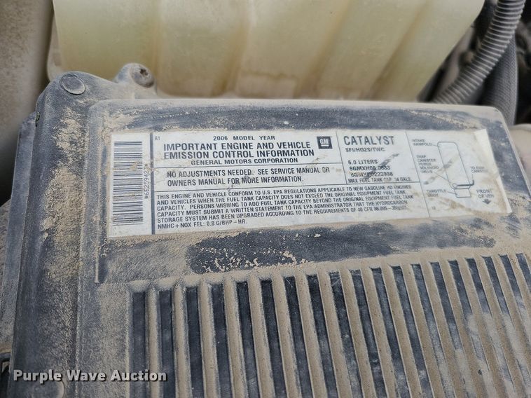 image for item DQ0296 2006 Chevrolet Silverado 2500HD  Ext. Cab pickup truck cab and chassis