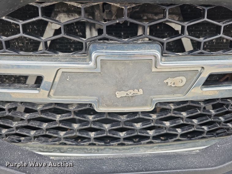 image for item DQ0296 2006 Chevrolet Silverado 2500HD  Ext. Cab pickup truck cab and chassis