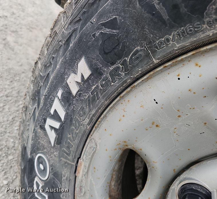 image for item DQ0296 2006 Chevrolet Silverado 2500HD  Ext. Cab pickup truck cab and chassis