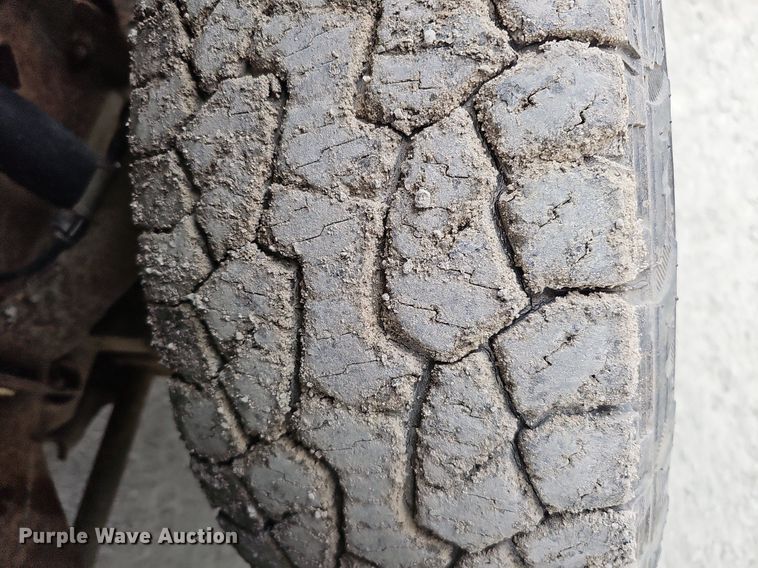 image for item DQ0296 2006 Chevrolet Silverado 2500HD  Ext. Cab pickup truck cab and chassis