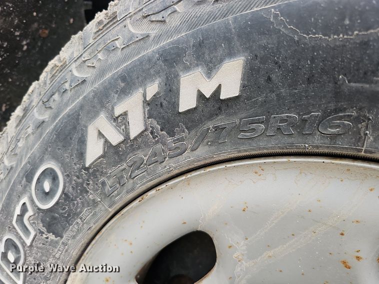 image for item DQ0296 2006 Chevrolet Silverado 2500HD  Ext. Cab pickup truck cab and chassis