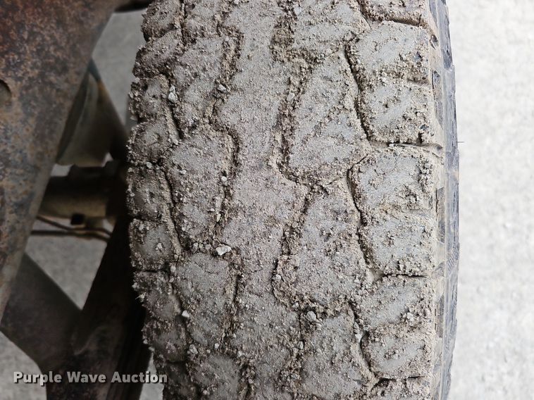 image for item DQ0296 2006 Chevrolet Silverado 2500HD  Ext. Cab pickup truck cab and chassis