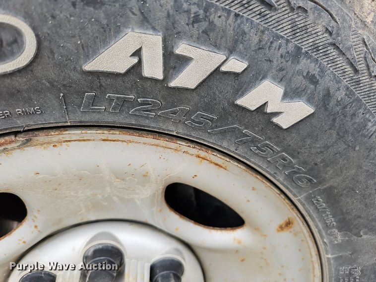 image for item DQ0296 2006 Chevrolet Silverado 2500HD  Ext. Cab pickup truck cab and chassis