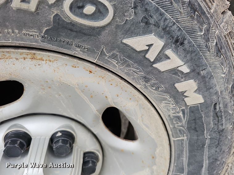 image for item DQ0296 2006 Chevrolet Silverado 2500HD  Ext. Cab pickup truck cab and chassis