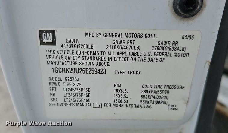 image for item DQ0296 2006 Chevrolet Silverado 2500HD  Ext. Cab pickup truck cab and chassis