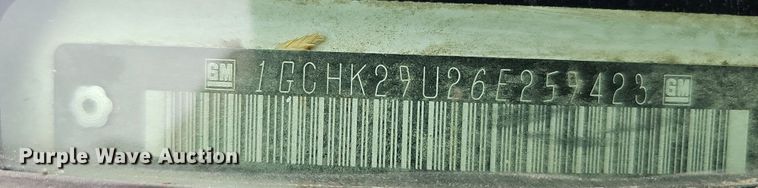 image for item DQ0296 2006 Chevrolet Silverado 2500HD  Ext. Cab pickup truck cab and chassis