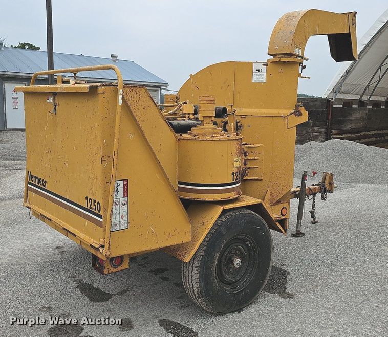 image for item DQ0301 1992 Vermeer 1250BC  wood chipper