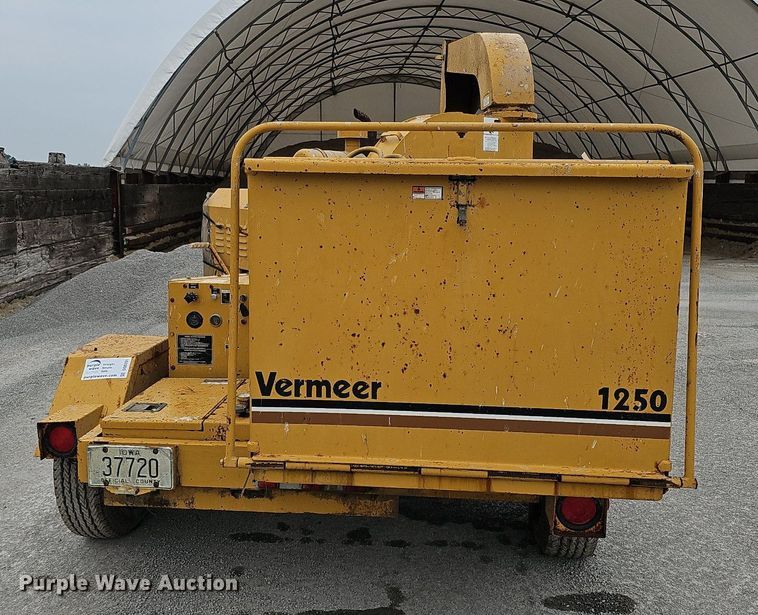 image for item DQ0301 1992 Vermeer 1250BC  wood chipper