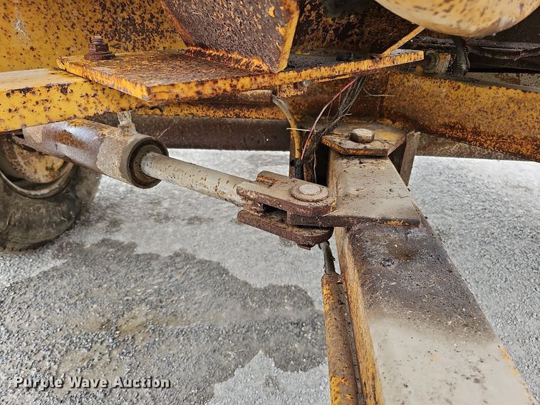 image for item DQ0301 1992 Vermeer 1250BC  wood chipper