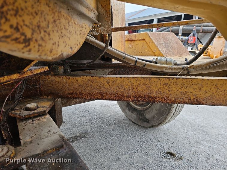 image for item DQ0301 1992 Vermeer 1250BC  wood chipper