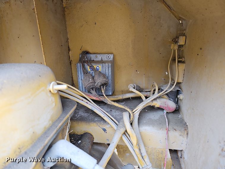 image for item DQ0301 1992 Vermeer 1250BC  wood chipper