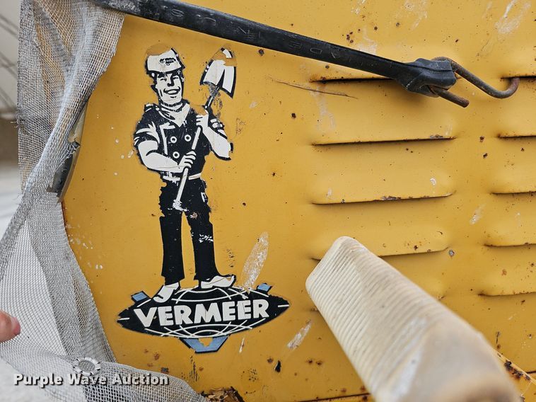 image for item DQ0301 1992 Vermeer 1250BC  wood chipper
