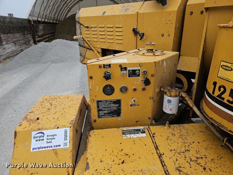 image for item DQ0301 1992 Vermeer 1250BC  wood chipper