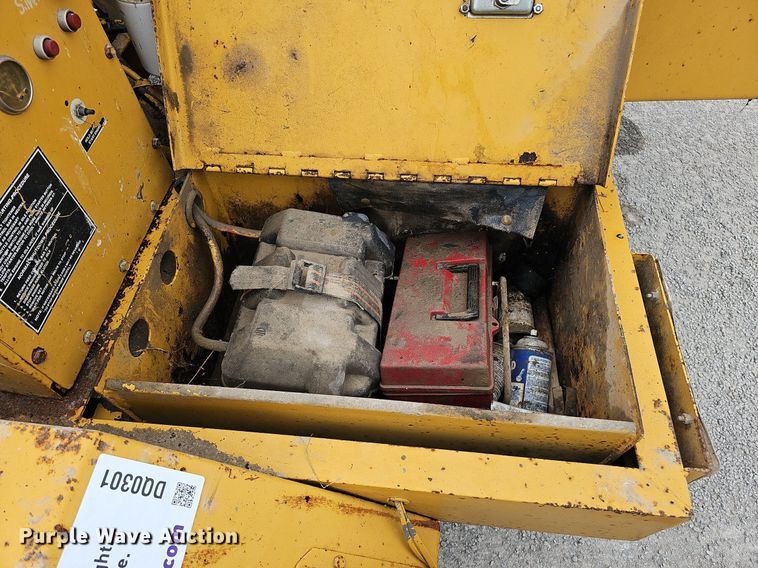 image for item DQ0301 1992 Vermeer 1250BC  wood chipper