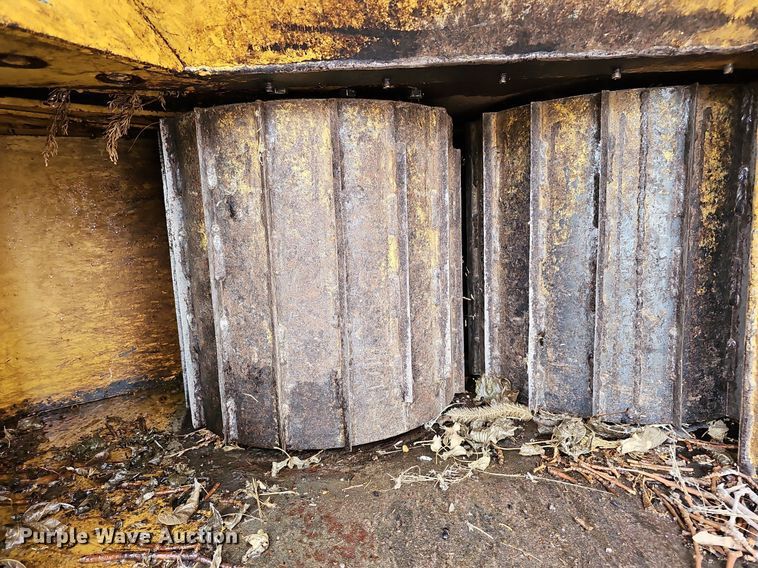 image for item DQ0301 1992 Vermeer 1250BC  wood chipper