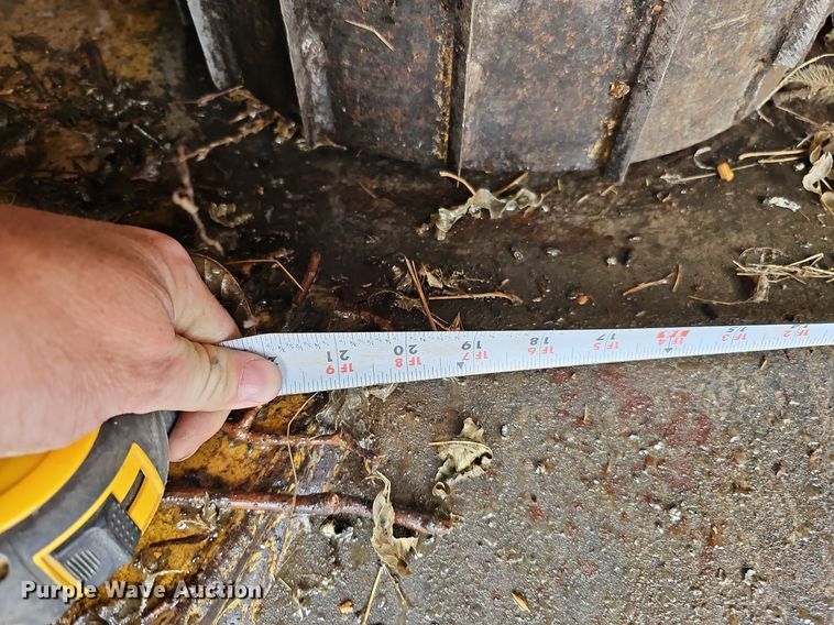 image for item DQ0301 1992 Vermeer 1250BC  wood chipper