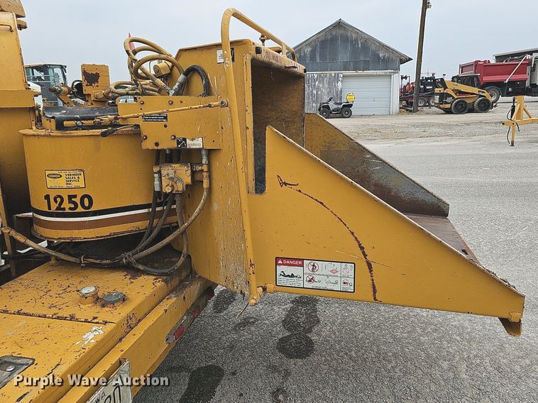 image for item DQ0301 1992 Vermeer 1250BC  wood chipper