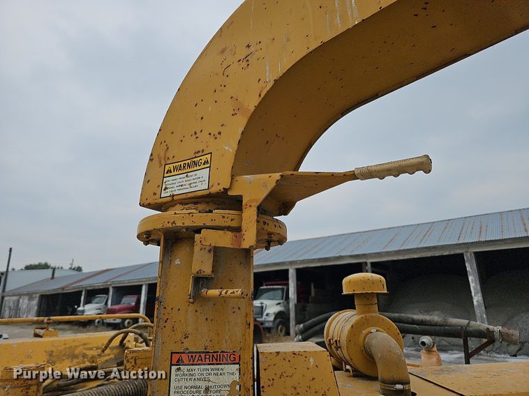 image for item DQ0301 1992 Vermeer 1250BC  wood chipper