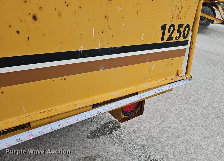 image for item DQ0301 1992 Vermeer 1250BC  wood chipper