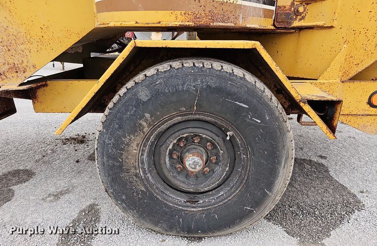 image for item DQ0301 1992 Vermeer 1250BC  wood chipper