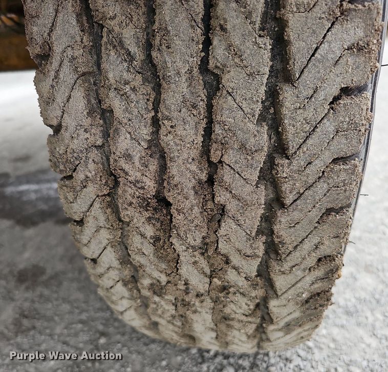 image for item DQ0301 1992 Vermeer 1250BC  wood chipper