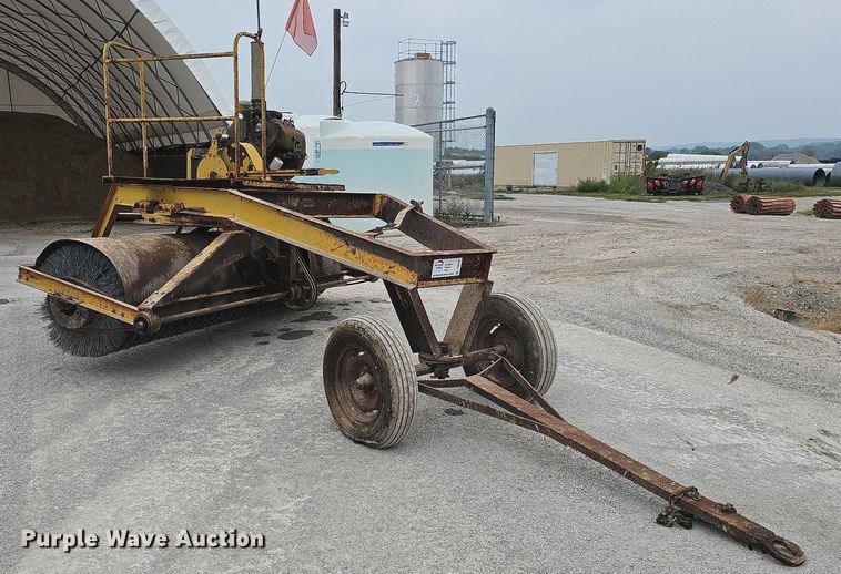 image for item DQ0302 Henke VB10  pull type sweeper