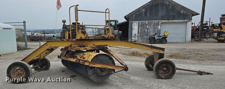 image for item DQ0302 Henke VB10  pull type sweeper