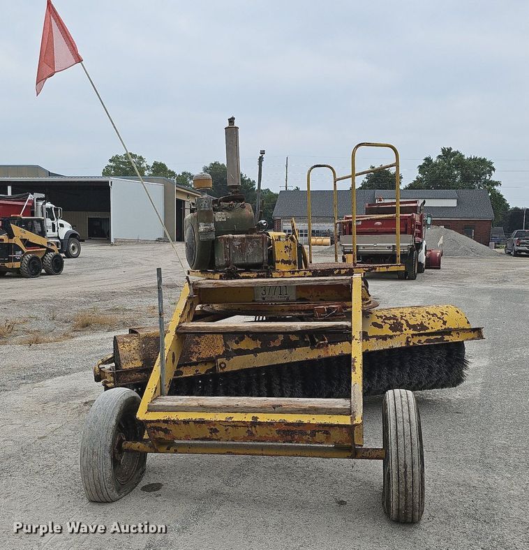 image for item DQ0302 Henke VB10  pull type sweeper