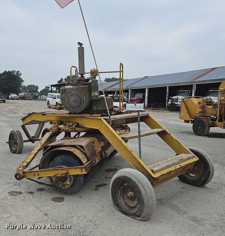 image for item DQ0302 Henke VB10  pull type sweeper