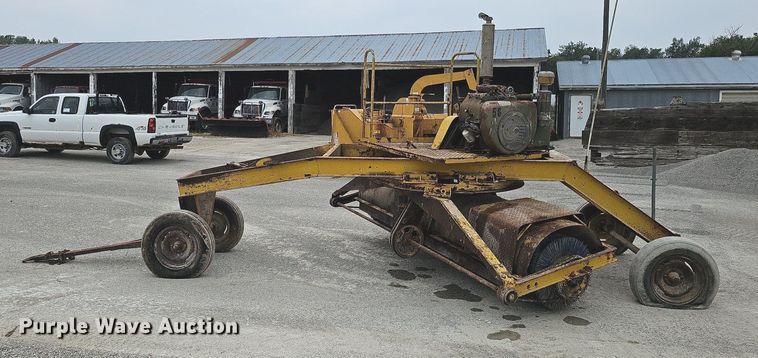 image for item DQ0302 Henke VB10  pull type sweeper