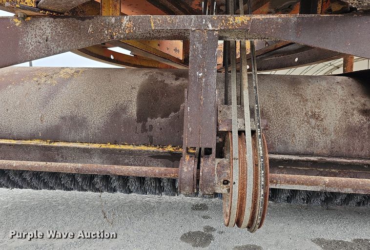 image for item DQ0302 Henke VB10  pull type sweeper