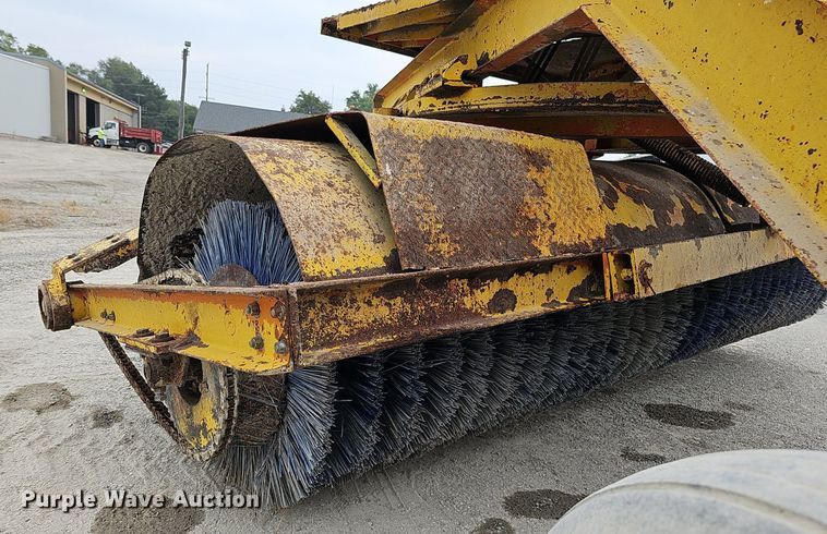 image for item DQ0302 Henke VB10  pull type sweeper