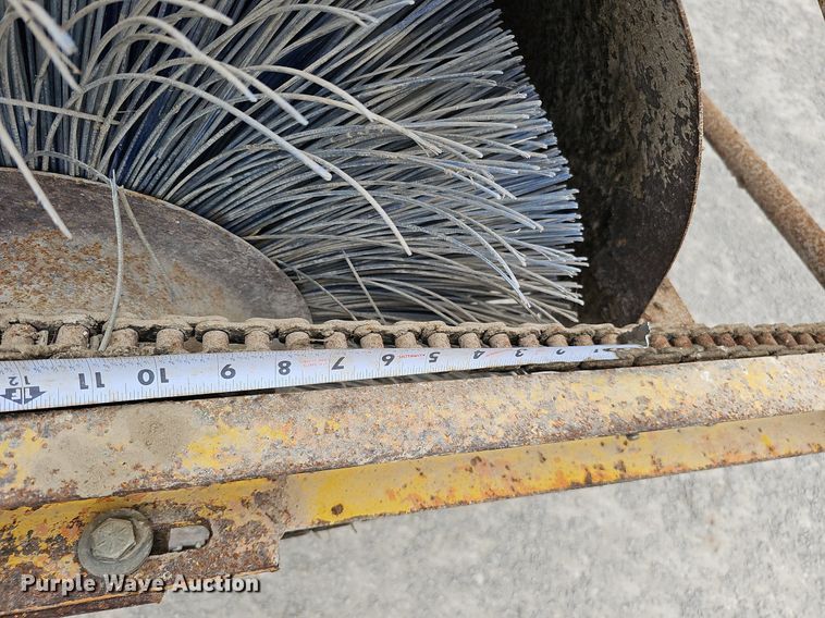 image for item DQ0302 Henke VB10  pull type sweeper