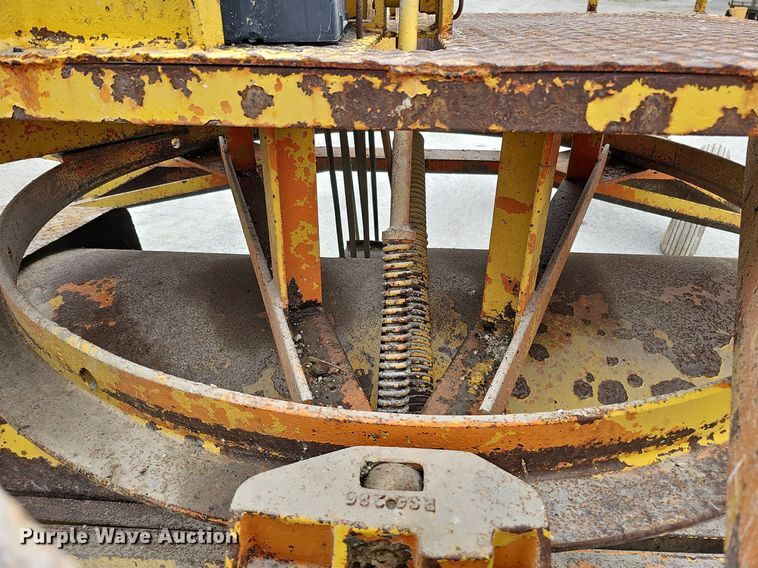 image for item DQ0302 Henke VB10  pull type sweeper