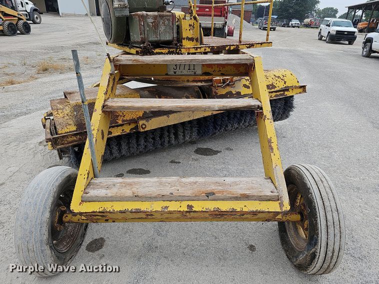 image for item DQ0302 Henke VB10  pull type sweeper