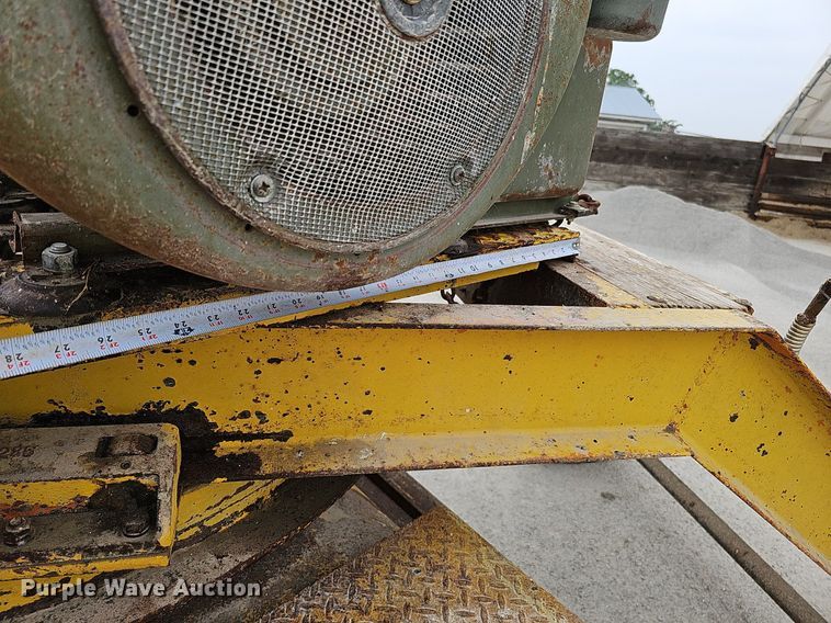 image for item DQ0302 Henke VB10  pull type sweeper