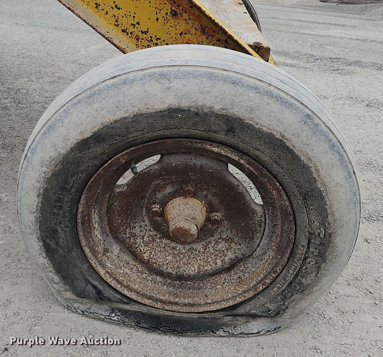 image for item DQ0302 Henke VB10  pull type sweeper